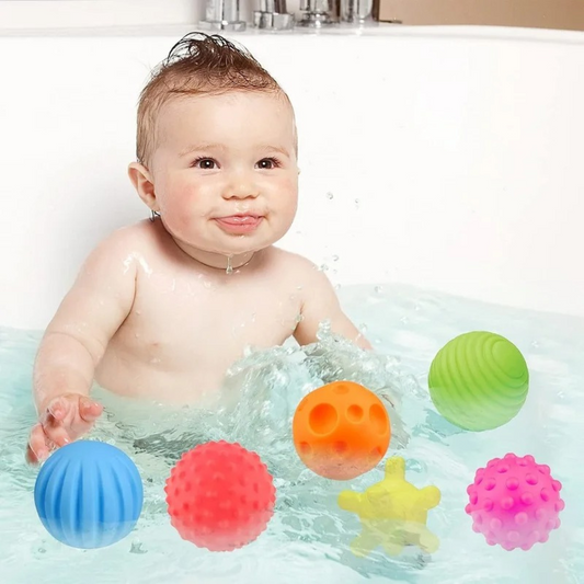 balle-sensorielle-bebe-bebe-baignoire