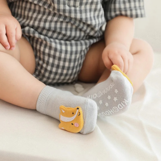 chaussettes-antiderapantes-pour-bebe-assis-bebe